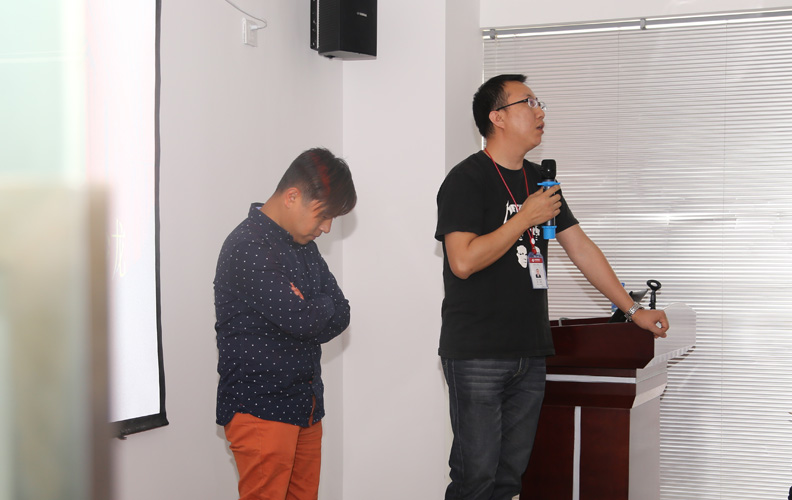 绿茵体育客户沙龙免费报名热线：400-739-1200
